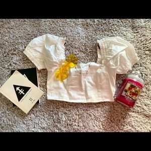 White puffy sleeve crop top